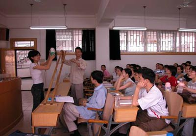 名校研究生棄學(xué)“洗具”or“杯具”？