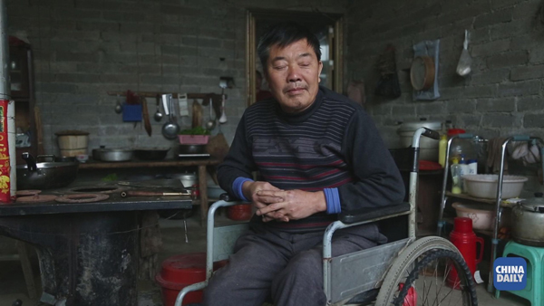 這個先天脊柱彎曲的貴州鐵漢，卻背負著全村人的脫貧夢 | 解碼中國