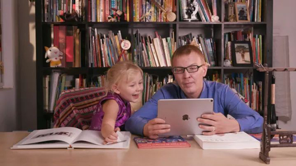 為什么越來越多的人學中文？美國小萌娃的作業(yè)，你能解答嗎？丨艾瑞克的小課堂<BR>