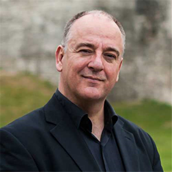 用三個(gè)詞形容中國(guó)，聽(tīng)聽(tīng)比爾•蓋茨、駱家輝怎么說(shuō)？