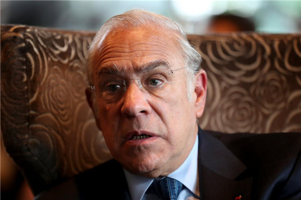 用三個(gè)詞形容中國(guó)，聽(tīng)聽(tīng)比爾•蓋茨、駱家輝怎么說(shuō)？