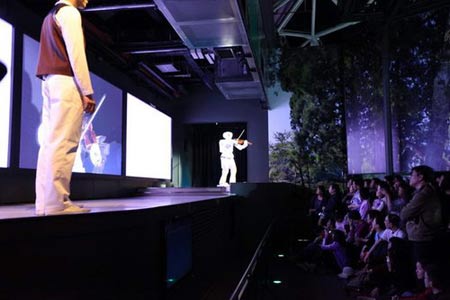 機(jī)器人世博會(huì)拉響《茉莉花》