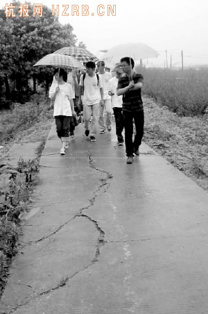 杭電學生探尋神秘的“沉降村”用行動呼吁拯救地球