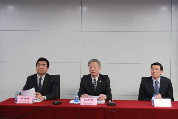 留學(xué)服務(wù)中心主任孫建明發(fā)布信息