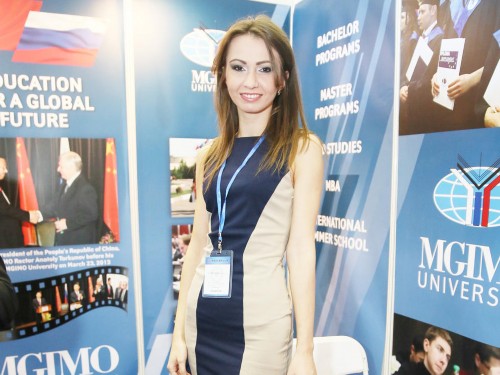 國際教育展美女云集 各國妹紙齊賣萌