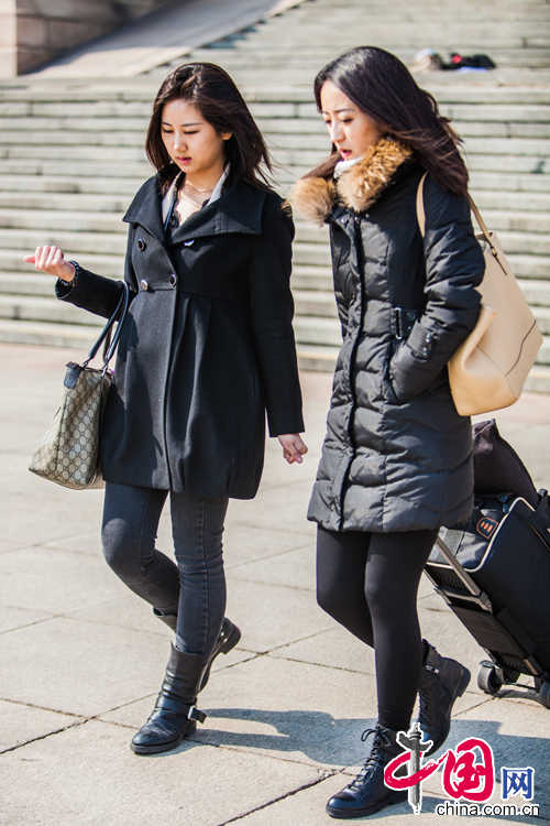 兩會上的女記者：我們“也是蠻拼的”（組圖）