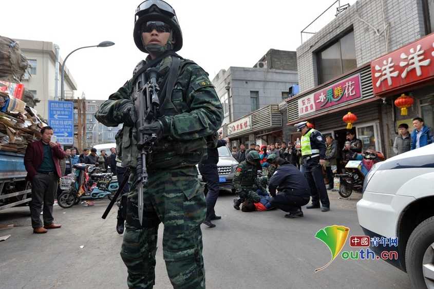 2015兩會首現武警雪豹突擊隊護航