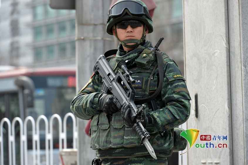 2015兩會首現武警雪豹突擊隊護航