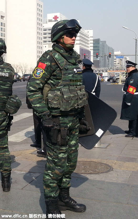 2015兩會首現武警雪豹突擊隊護航