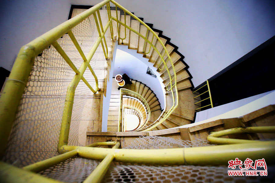 兩會花絮：會場內外美妙的“線條”