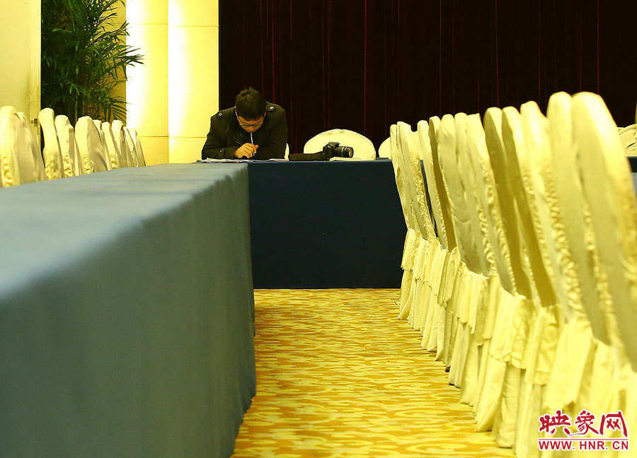 兩會(huì)花絮：會(huì)場(chǎng)內(nèi)外美妙的“線條”