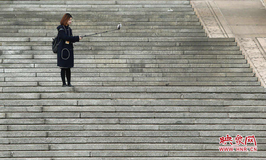 兩會花絮：會場內外美妙的“線條”