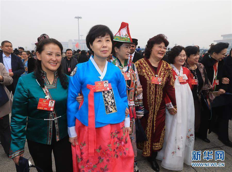 兩會巾幗風采錄：自信與美麗