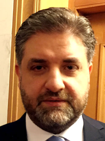 駐華使節(jié)看兩會:中國發(fā)展成就震撼世界