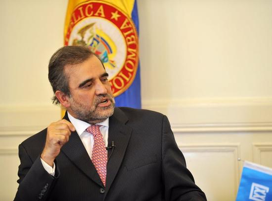 駐華使節(jié)看兩會:中國發(fā)展成就震撼世界