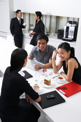 應該跟同事討論薪水嗎