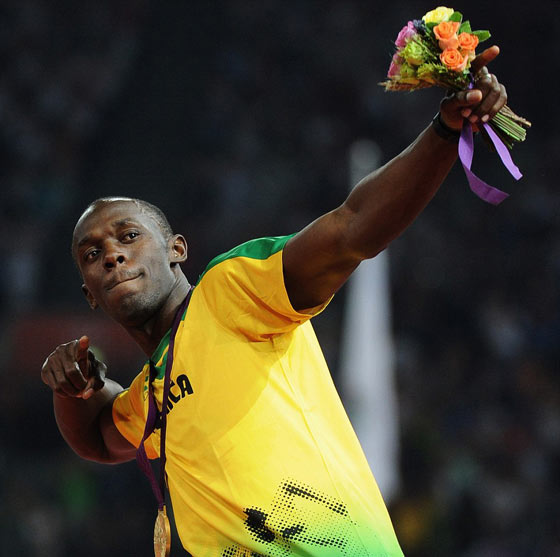 閃電博爾特“雙衛冕” 賽場自拍輝煌瞬間