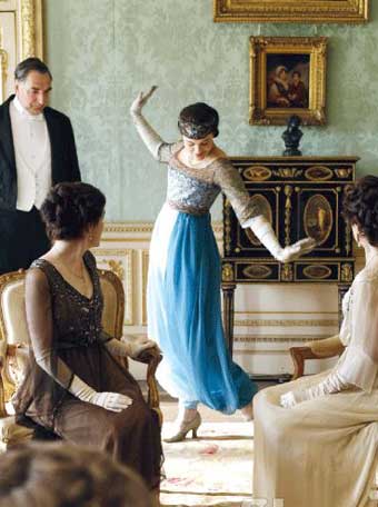 看《唐頓莊園》學英式俚語:滿地找牙