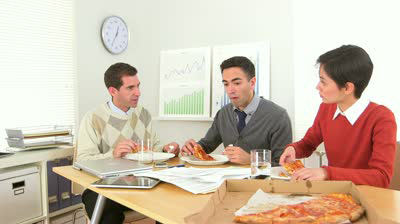 推不掉的“人質午餐”