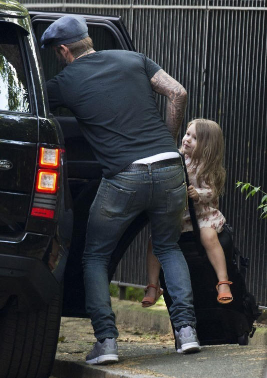 小七哈帕長發及腰 小貝單臂抱女成新國民岳父（組圖）