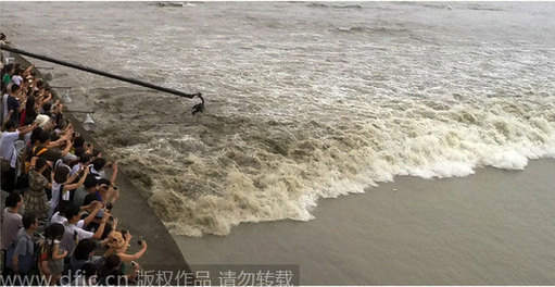 中秋過(guò)后觀“錢(qián)塘江大潮”
