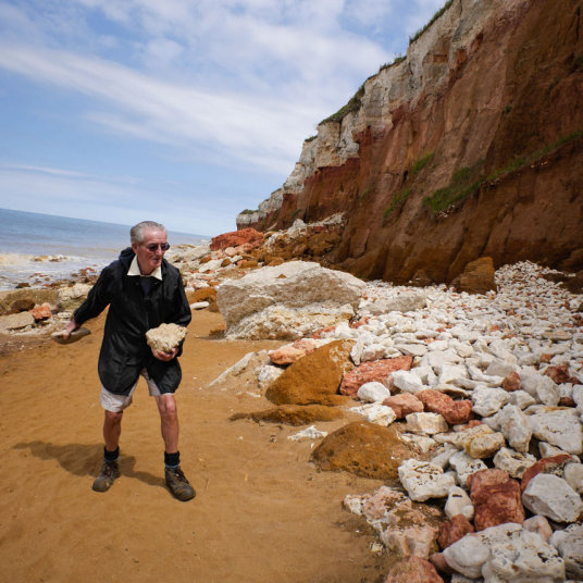 英國(guó)最無(wú)趣的12人亮相2015年日歷