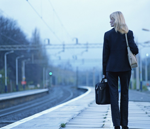 什么是職場“粘地板”？