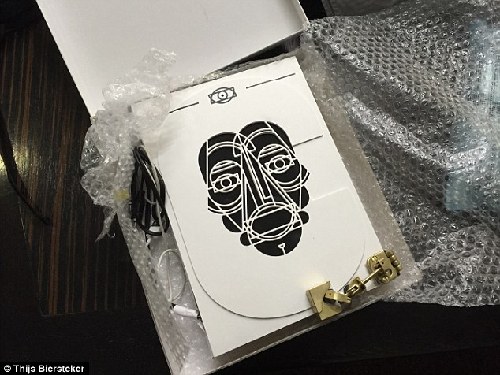 荷蘭推出新型書皮:想看書?不能有表情