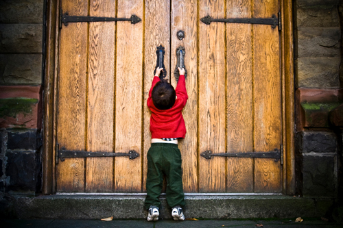 譯作欣賞:矛盾《叩門》