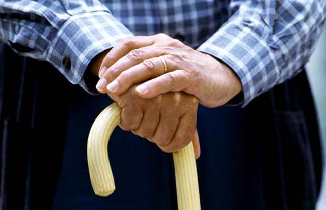 雙語兩會:今年就業壓力大