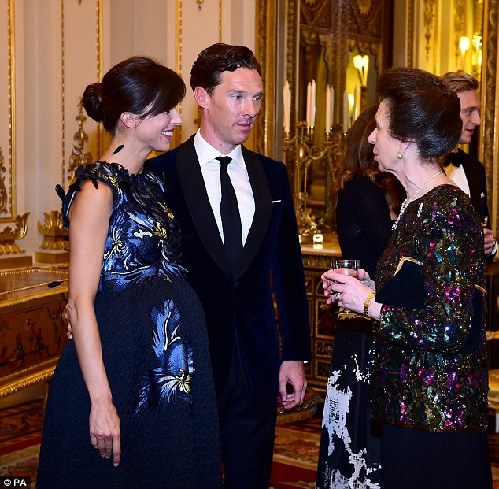 卷福升級當爸男神形象不再？