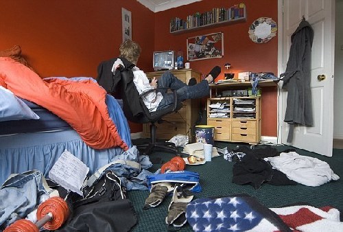 老媽吐槽:兒子臥室能搜出什么