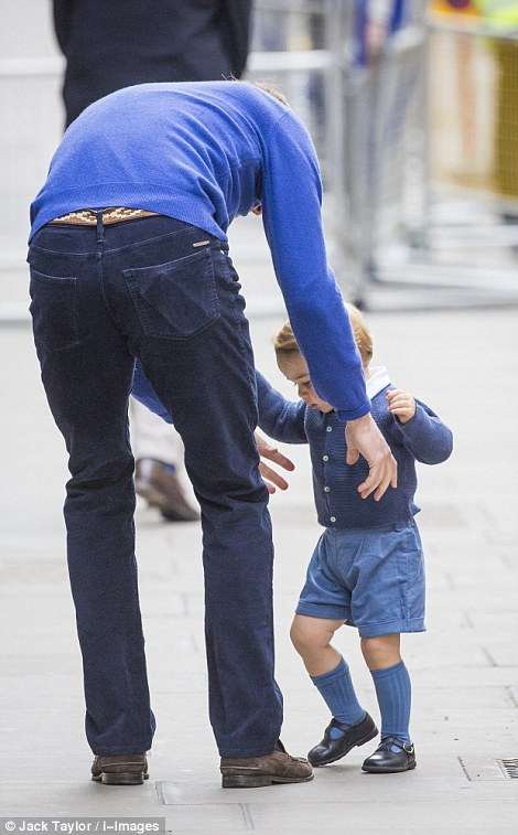 英國小公主出生10小時后露面