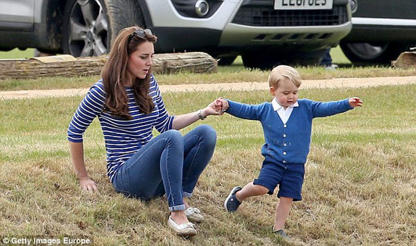 洞洞鞋又被喬治帶火了!