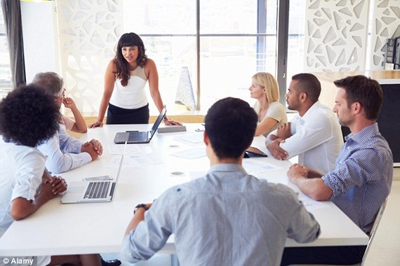 研究：面對女上司，男下屬更想維護男子氣概