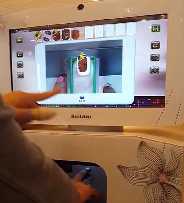 自動美甲機:噴涂秒速完成