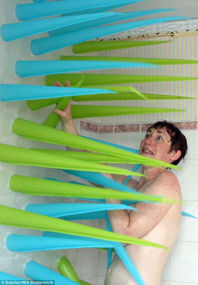 洗澡太久?帶“刺”浴簾趕你走