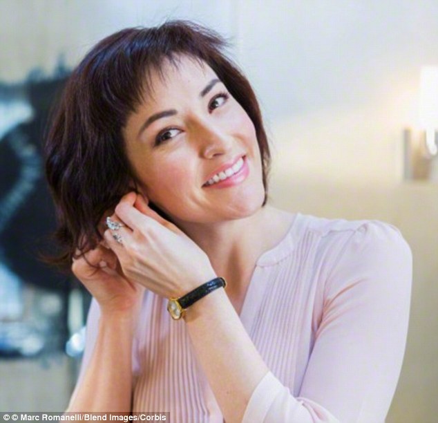 耳釘到底怎么戴？歪果仁又吵起來了