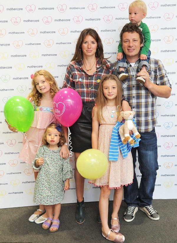 英國父母跟風名人給孩子起“復名”