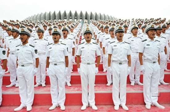 閱兵“軍服”加入時尚元素