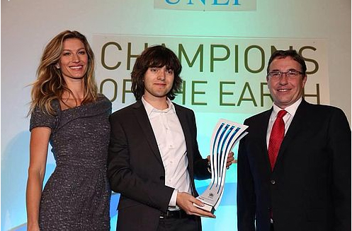 17歲時(shí)少年決定把海洋洗凈,現(xiàn)在21歲的他做到了