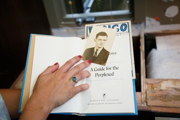 美情侶裝修廚房發現“寶藏”：現金、陳年威士忌和尋寶游戲