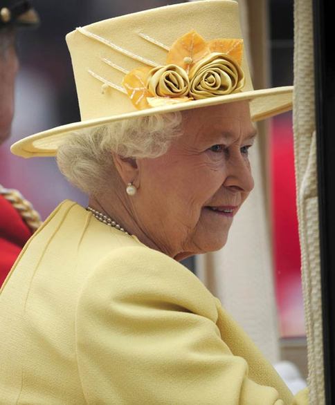 “彩虹女王”的帽子情結