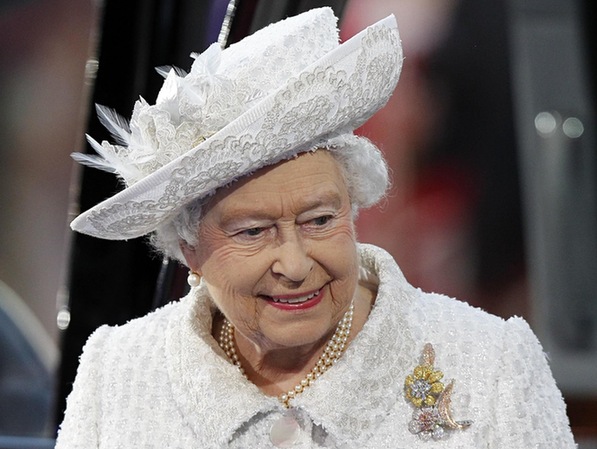 “彩虹女王”的帽子情結