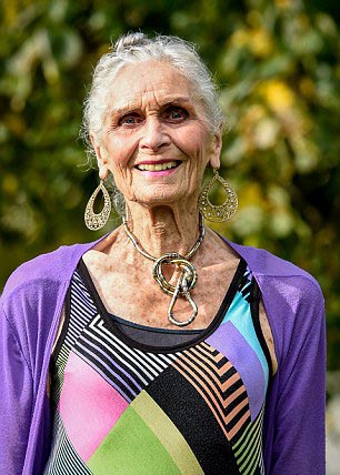 87歲超模：模特姑娘們，別擺臭臉了！