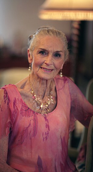 87歲超模：模特姑娘們，別擺臭臉了！