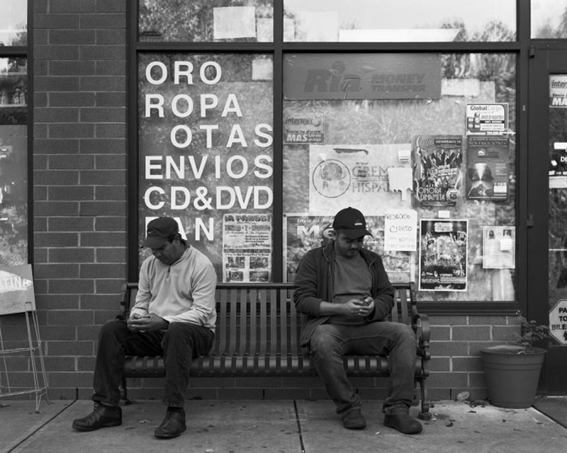 震撼！P掉照片中的手機 我們都很孤獨