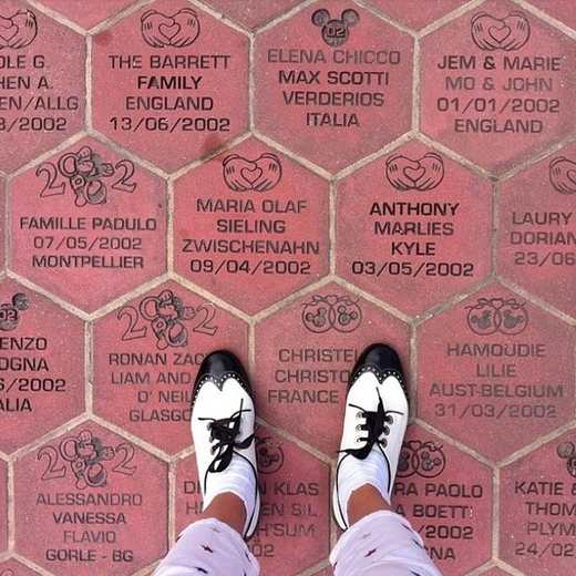 自拍又出新花樣:曬腳自拍