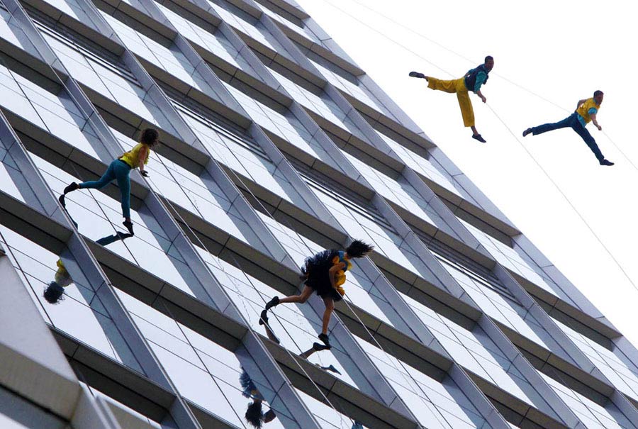 中國日報10月精彩影像回眸——只因為在人群中多看了你一眼