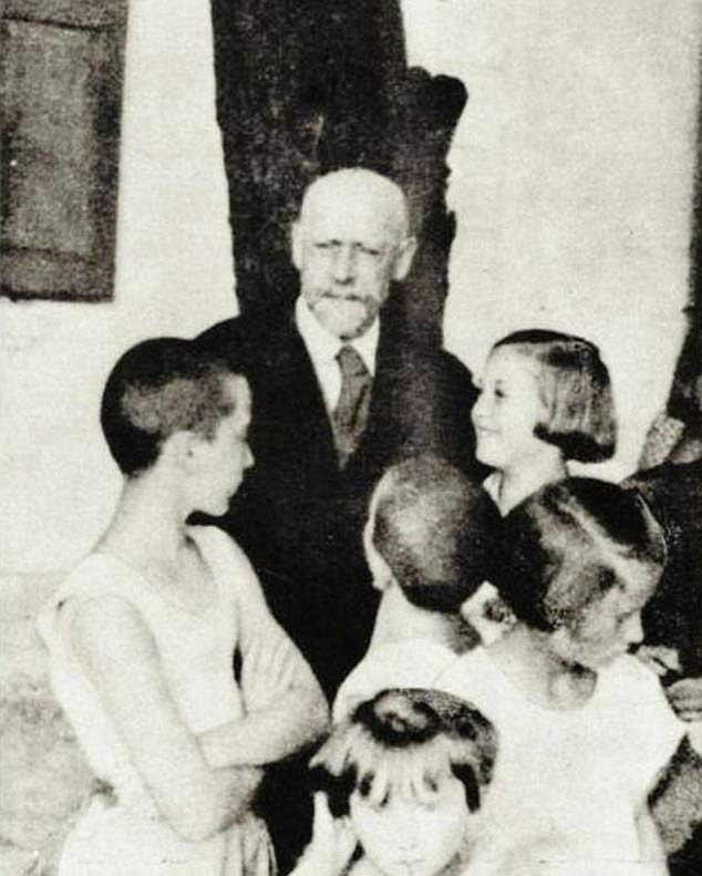 用畫筆怒斥戰火：還孩子本該有的童年